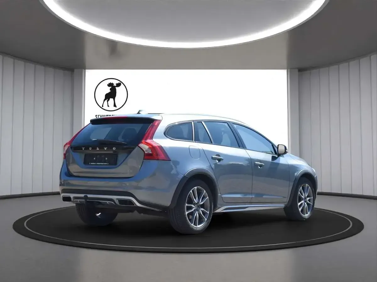 Gebraucht Volvo V60 CC Summum 150 PS (110 kW) 2016 Grau Kombi
