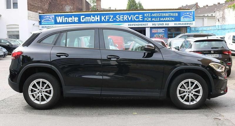 Gebraucht Mercedes GLA200 150 PS (110 kW) 2021 Nachtschwarz  unilack SUV