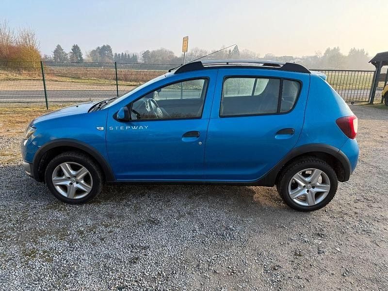 Gebraucht Dacia Sandero Prestige 90 PS (66 kW) 2015 Blau Limousine