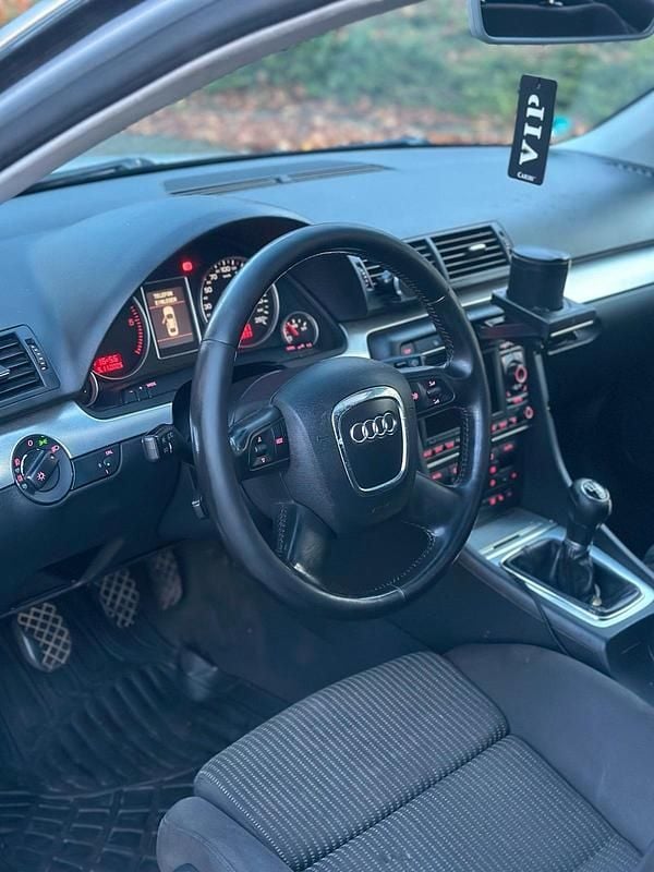 Grau Gebraucht 2007 Audi A4 Kombi | 2.200 € (Fairer Preis) - Bild 1/4