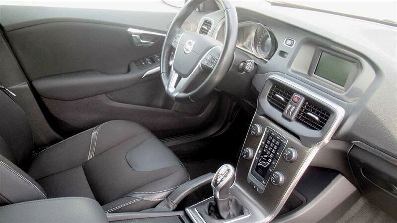 Gebraucht Volvo V40 114 PS (83 kW) 2013 Rot Kombi