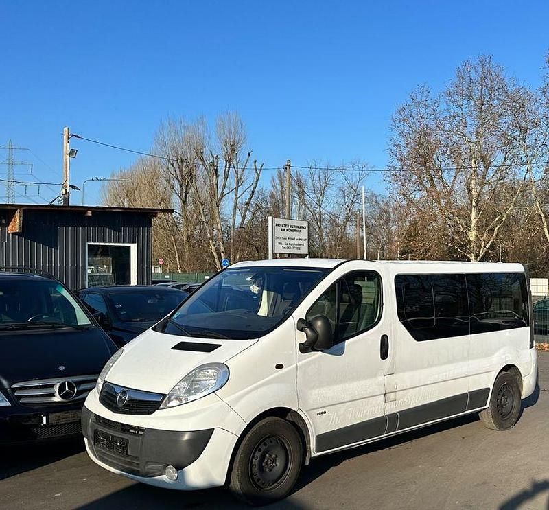 Weiß Gebraucht 2014 Opel Vivaro Van / Kleinbus | 11.999 € (Teuer) - Bild 1/4