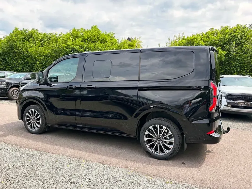 Neu Ford Tourneo 170 PS (125 kW) 2026 Schwarz Van / Kleinbus