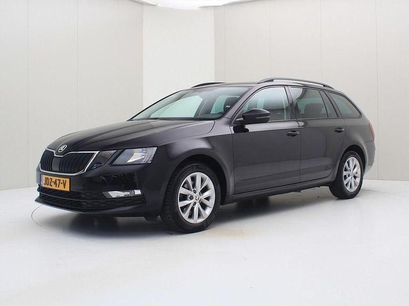 Schwarz Gebraucht 2020 Skoda Octavia Ambition Kombi | 14.999 € (Superpreis) - Bild 1/4