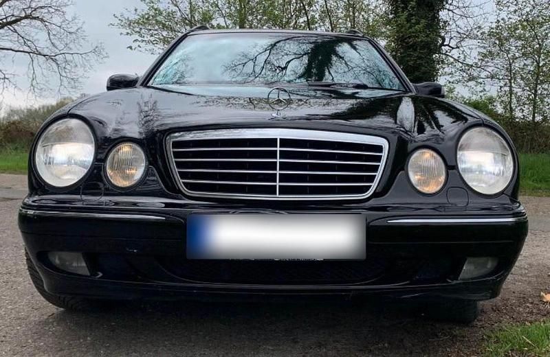 Gebraucht Mercedes E280 204 PS (150 kW) 2001 Schwarz Kombi