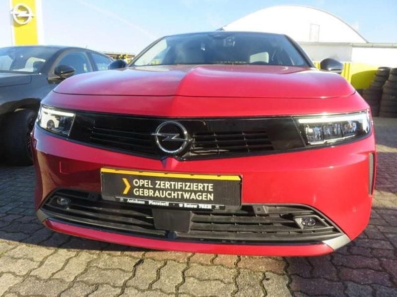 Gebraucht Opel Astra Elegance 110 PS (80 kW) 2023 Peperoncino red/dach schwarz Kleinwagen