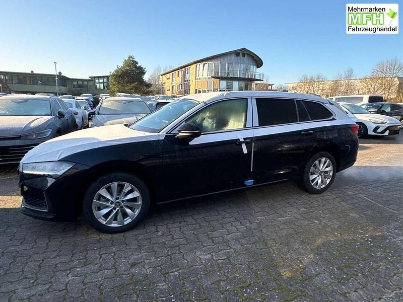 Neu Skoda Superb Selection 150 PS (110 kW) 2025 Graphitegrau metallic Kombi