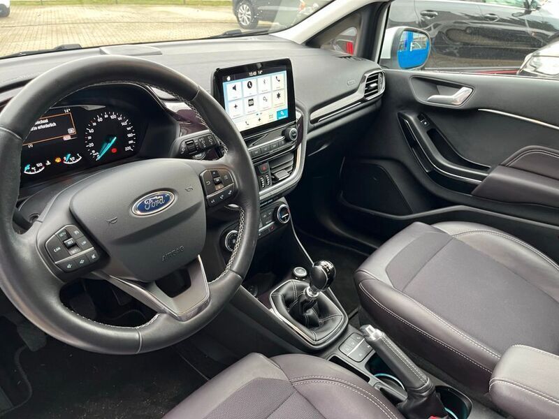 Gebraucht Ford Fiesta Vignale 125 PS (91 kW) 2017 Frostweiß Kleinwagen