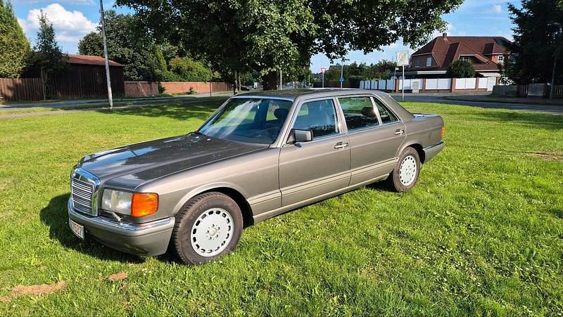 Grau Gebraucht 1986 Mercedes 420 Limousine | 15.500 € - Bild 1/4