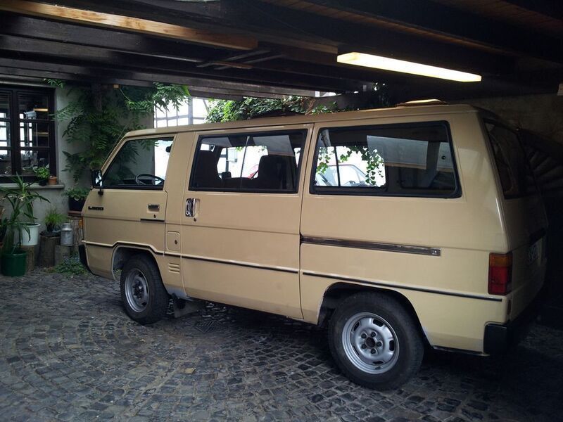 Beige Gebraucht 1982 Mitsubishi L300 Van / Kleinbus | 6.000 € - Bild 1/4