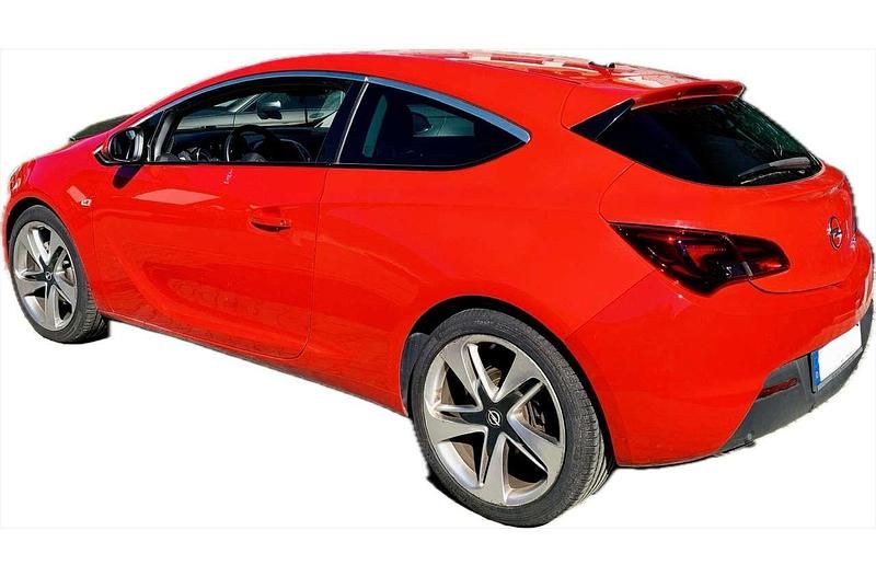 Gebraucht Opel Astra GTC 179 PS (131 kW) 2011 Rot Limousine
