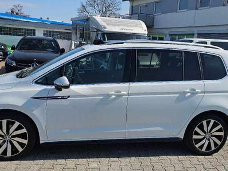 Gebraucht VW Touran Highline 150 PS (110 kW) 2017 Weiß Van / Kleinbus