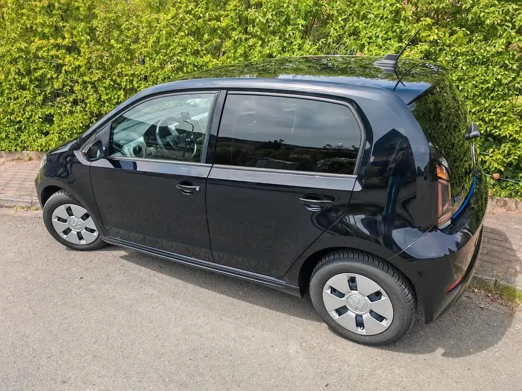 Używany VW e-up! Style 61 kW (83 KM) 2022 Czarny Hatchback