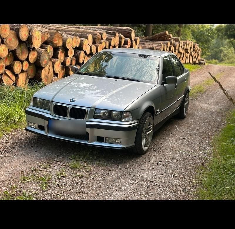 Silber Gebraucht 1997 BMW 320 Limousine | 4.900 € (Guter Preis) - Bild 1/4
