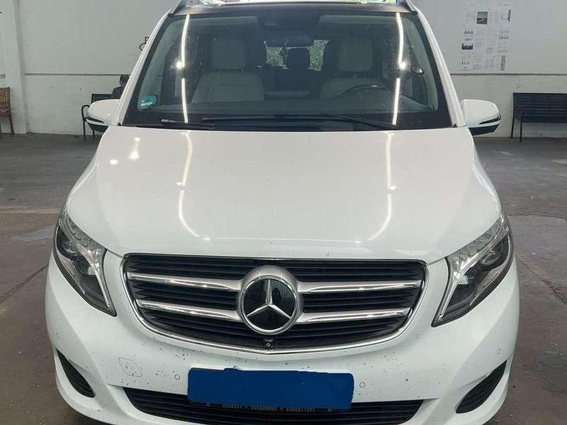 Weiß Gebraucht 2015 Mercedes V250 Avantgarde Van / Kleinbus | 29.000 € (Superpreis) - Bild 1/4