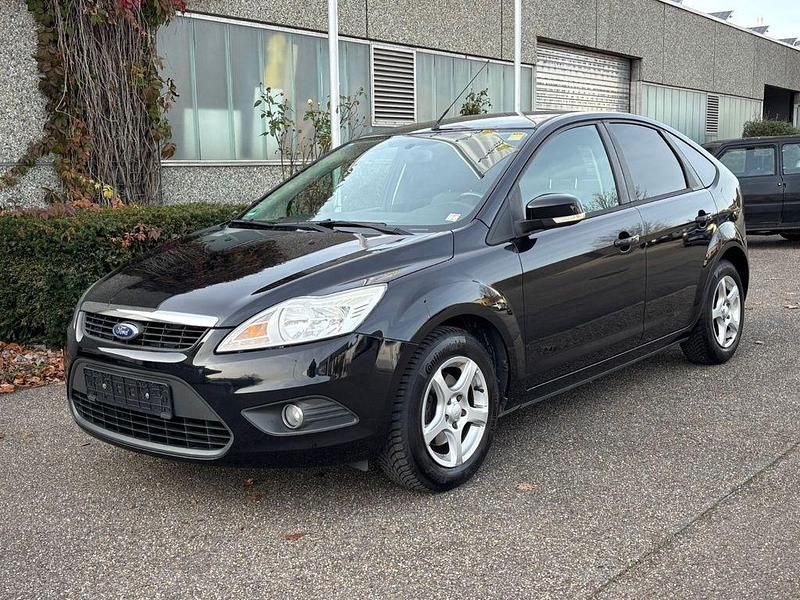 Schwarz Gebraucht 2010 Ford Focus Style Limousine | 4.450 € (Etwas zu teuer) - Bild 1/4