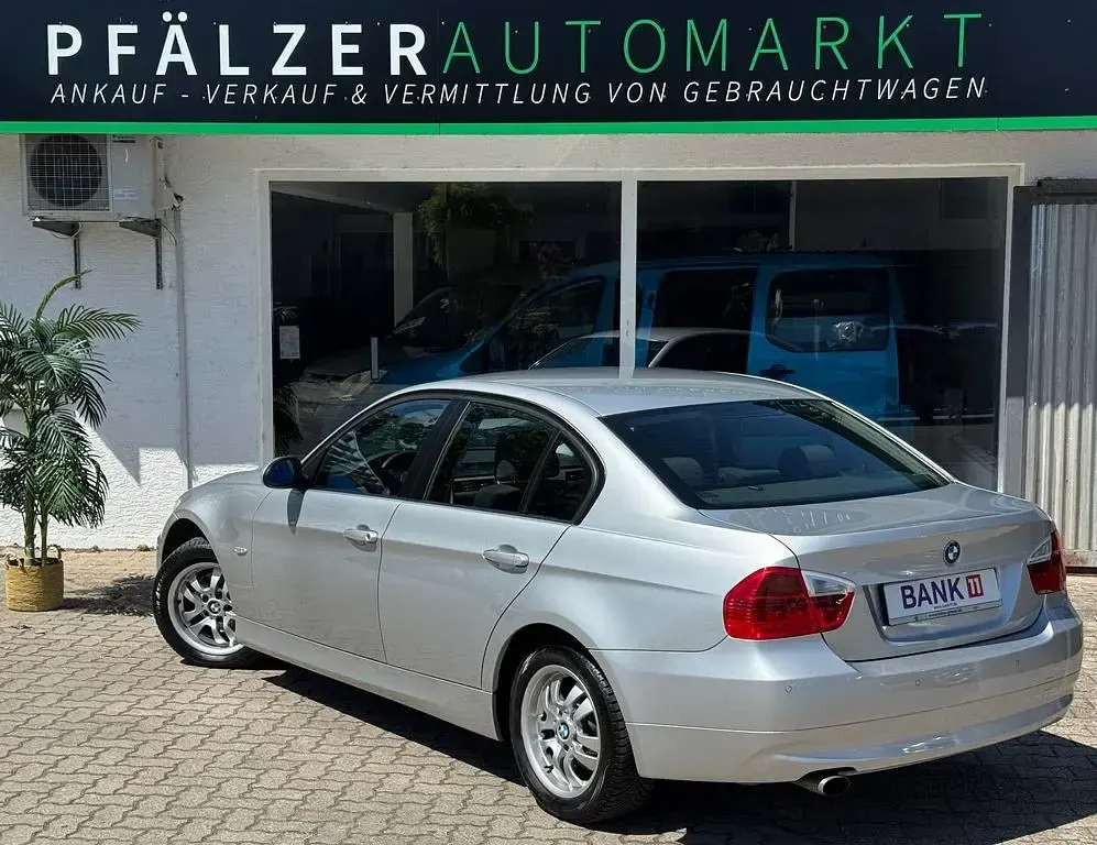 Gebraucht BMW 318 129 PS (94 kW) 2006 Silber Limousine