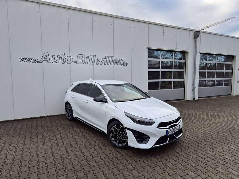 Gebraucht Kia Ceed GT-Line 140 PS (102 kW) 2024 Deluxeweiß metallic Kleinwagen