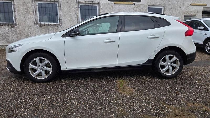 Gebraucht Volvo V40 CC 150 PS (110 kW) 2017 Weiß Kombi