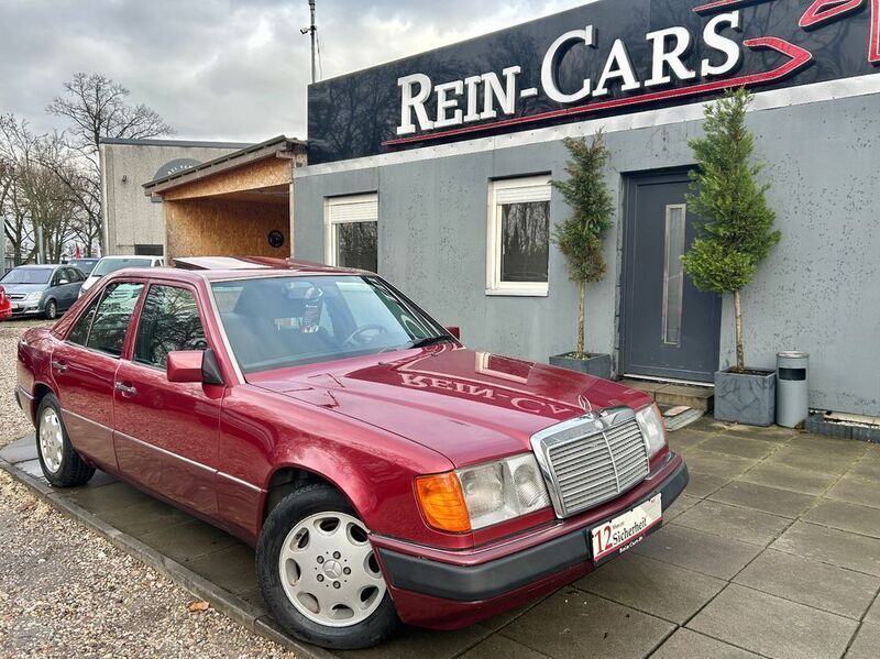 Rot Gebraucht 1992 Mercedes E230 Limousine | 7.990 € - Bild 1/4