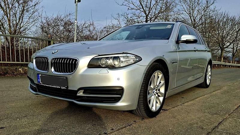 Gebraucht BMW 520 Luxury Line 184 PS (135 kW) 2013 Silber Kombi