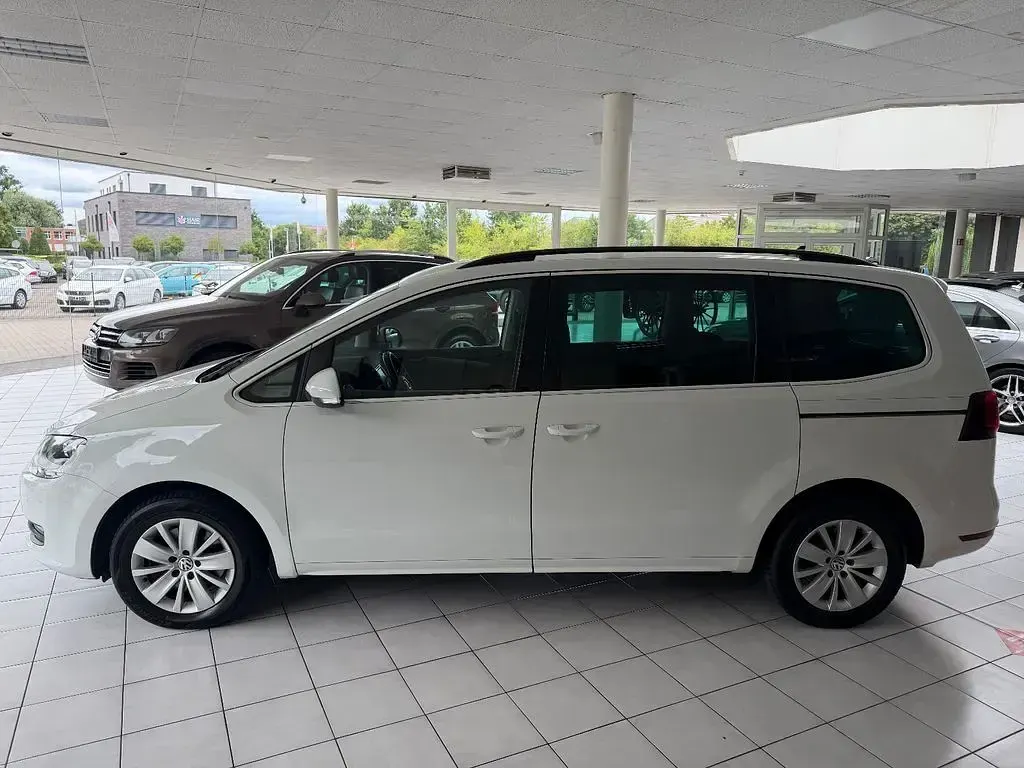 Gebraucht VW Sharan Comfortline 150 PS (110 kW) 2019 Weiß Van / Kleinbus