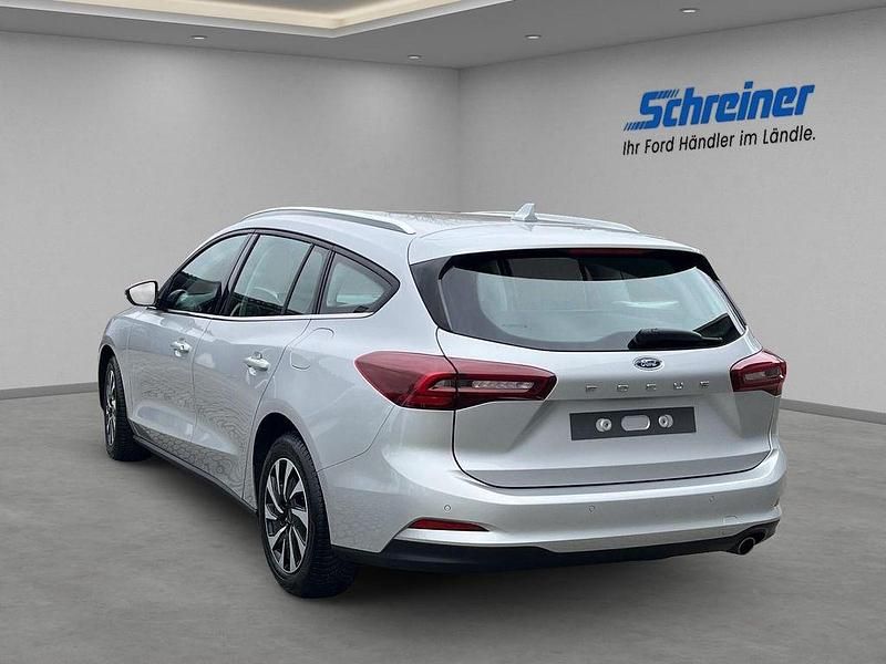 Gebraucht Ford Focus Titanium 125 PS (91 kW) 2023 Silber Limousine