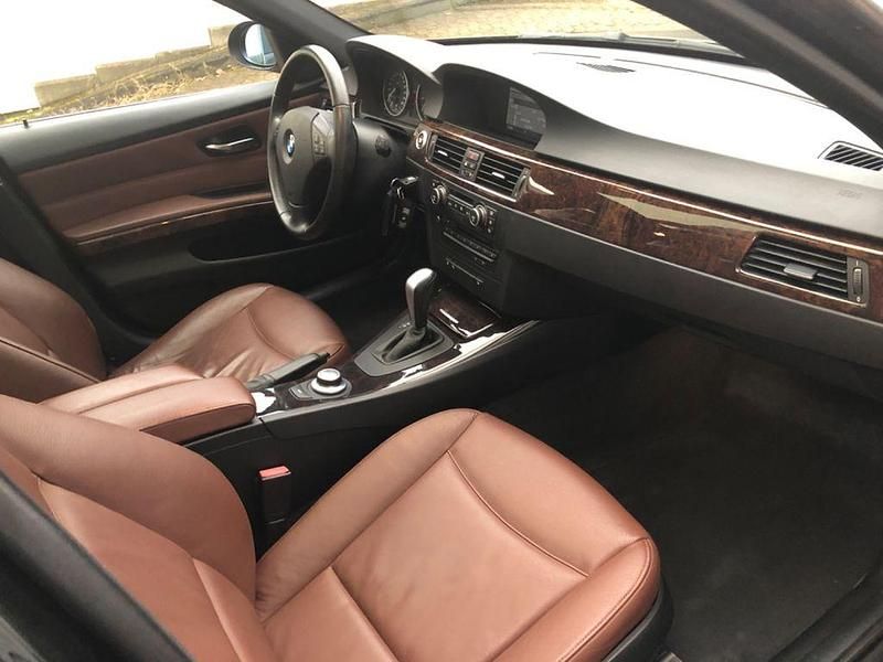 Gebraucht BMW 325 218 PS (160 kW) 2008 Schwarz Kombi