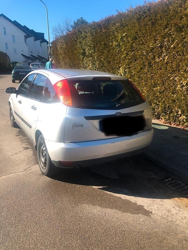 Second-hand Ford Focus 90 CP (66 kW) 2000 Gri Berlinǎ