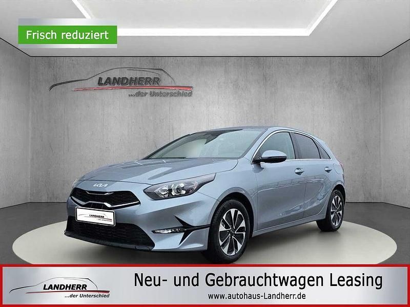 Neu Kia Ceed Gold 140 PS (102 kW) 2026 Lunar silber Kleinwagen