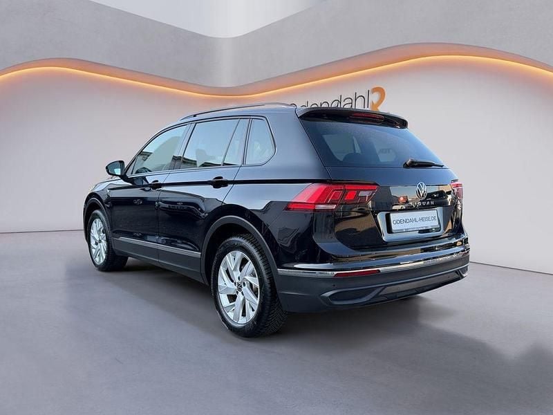 Gebraucht VW Tiguan Life 131 PS (96 kW) 2022 Schwarz SUV