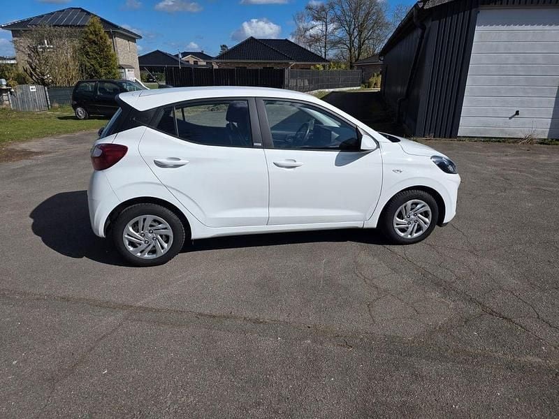 Gebraucht Hyundai i10 Select 67 PS (49 kW) 2020 Weiß Kleinwagen