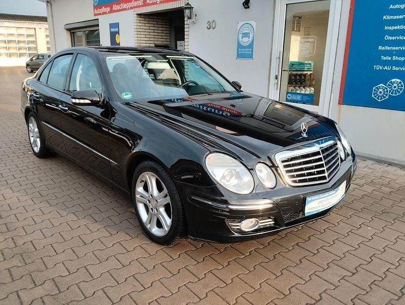 Gebraucht Mercedes E220 Avantgarde 170 PS (125 kW) 2007 Schwarz Limousine