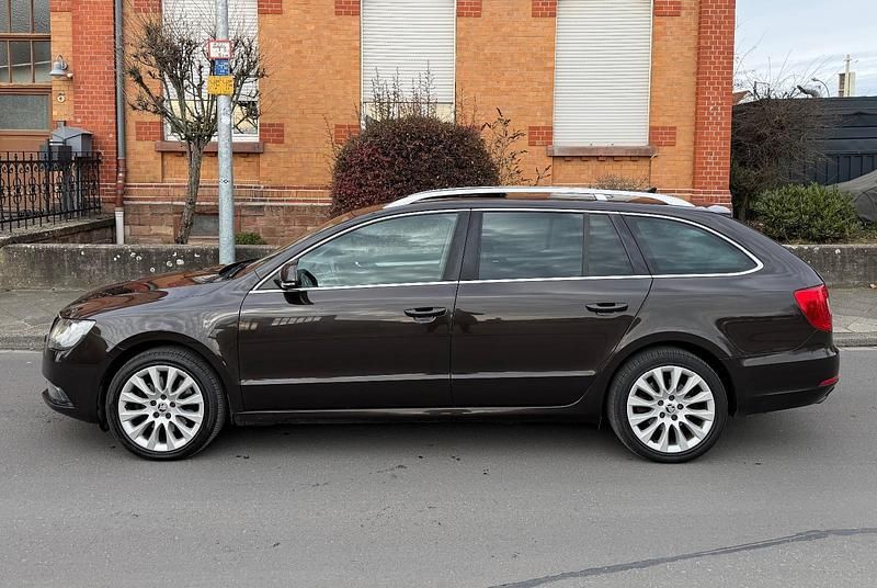 Gebraucht Skoda Superb Exclusive 170 PS (125 kW) 2014 Braun Kombi