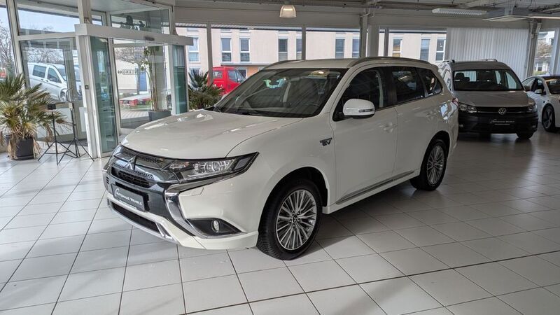 Andenweiss (s) Gebraucht 2020 Mitsubishi Outlander P-HEV Basis SUV | 21.990 € (Guter Preis) - Bild 1/4