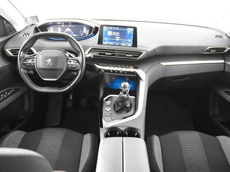 Gebraucht Peugeot 5008 Active 131 PS (96 kW) 2023 Grau SUV