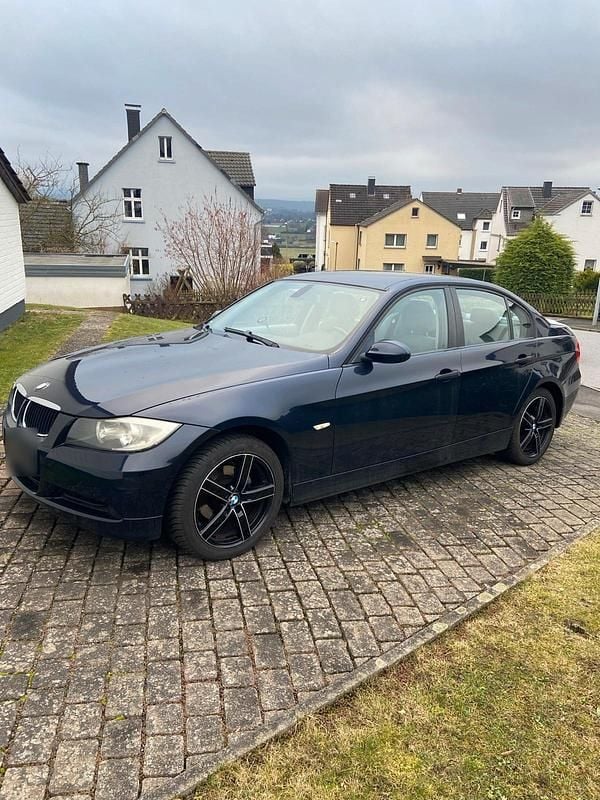 Gebraucht BMW 320 150 PS (110 kW) 2006 Blau Limousine