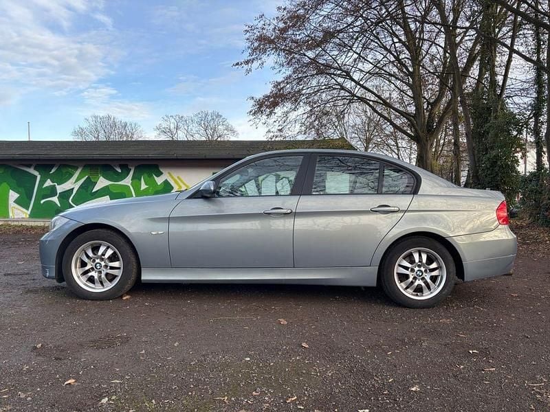 Gebraucht BMW 320 150 PS (110 kW) 2005 Grau Limousine