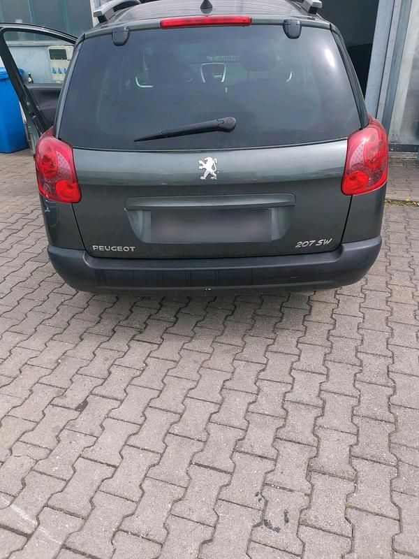 Gebraucht Peugeot 207 2008 Grün Kombi