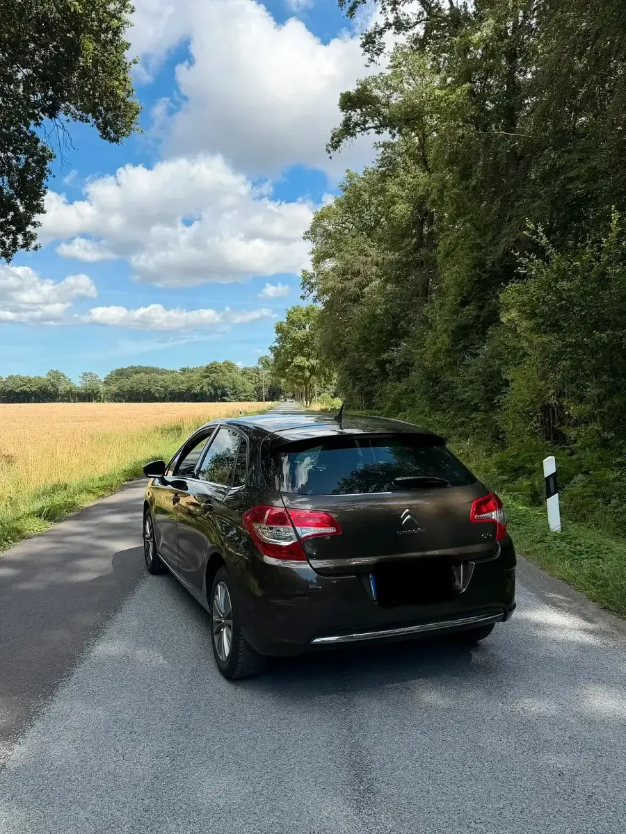 Gebraucht Citroën C4 108 PS (79 kW) 2011 Braun Limousine