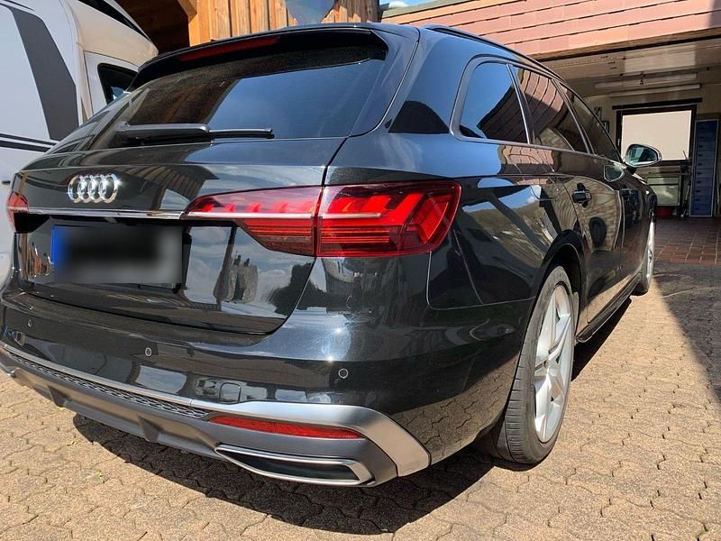 Gebraucht Audi A4 S-Line 163 PS (119 kW) 2021 Schwarz Kombi