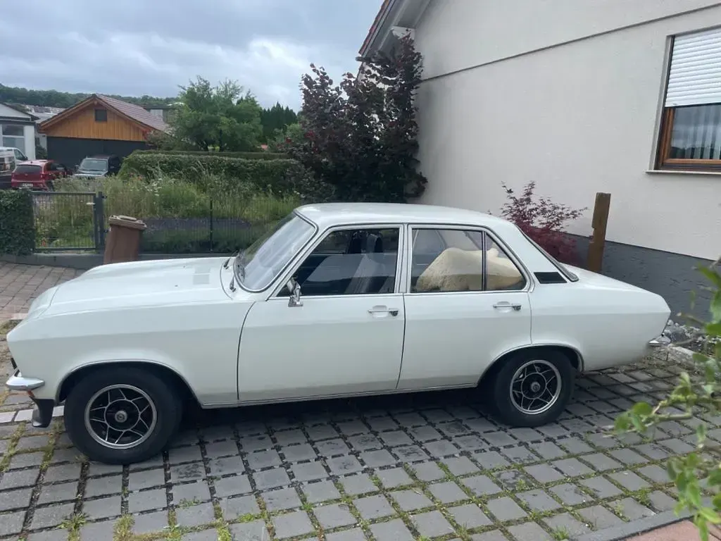 Gebraucht Opel Ascona 88 PS (64 kW) 1975 Weiß Limousine