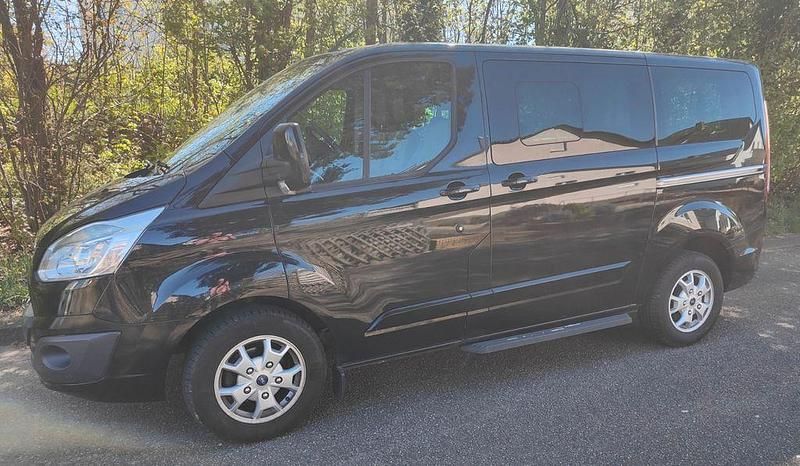 Gebraucht Ford Tourneo 155 PS (114 kW) 2014 Schwarz Van / Kleinbus