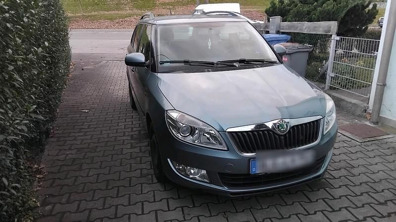Andere farben Gebraucht 2010 Skoda Fabia Kombi | 2.600 € (Guter Preis) - Bild 1/4