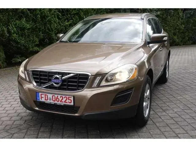 Gebraucht Volvo XC60 Momentum 163 PS (119 kW) 2012 Braun SUV