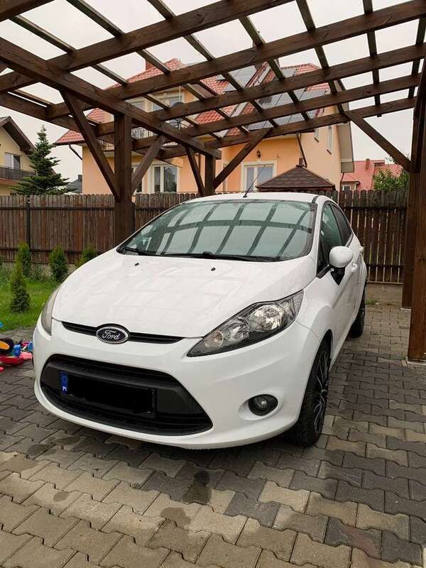 Weiß Gebraucht 2010 Ford Fiesta Kleinwagen | 1.999 € (Guter Preis) - Bild 1/3
