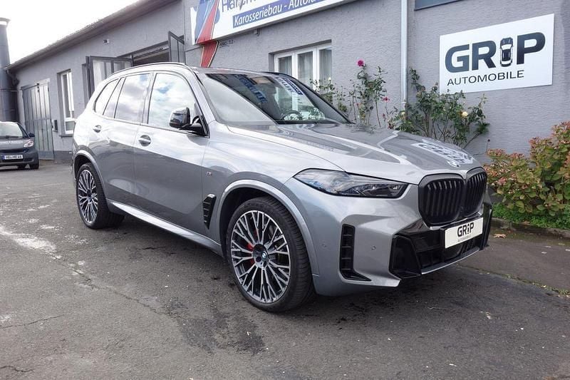 Grau Gebraucht 2024 BMW X5 M Sport SUV | 73.200 € (Guter Preis) - Bild 1/4