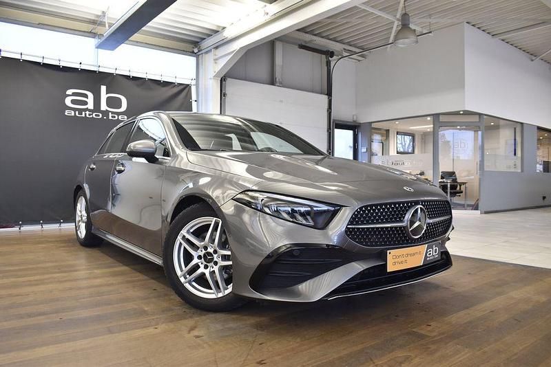 Gebraucht Mercedes A200 AMG line 163 PS (119 kW) 2024 Grau Limousine