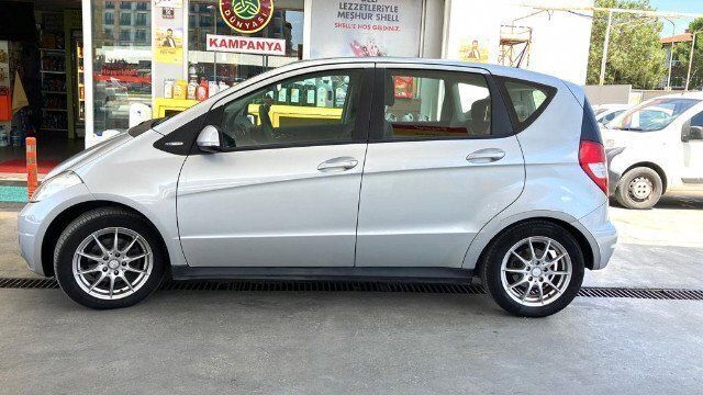 Gebraucht Mercedes A160 95 PS (69 kW) 2011 Silber metallic Kleinwagen