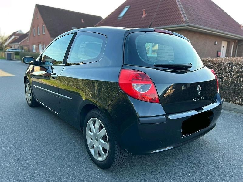 Gebraucht Renault Clio II 88 PS (64 kW) 2006 Schwarz Kleinwagen
